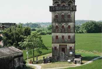 江门包车9小时一天游开平碉楼群+赤坎古镇+梅家大院/打卡狂飙【碉楼古镇忆侨乡，狂飙取景醉江门。】