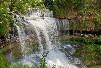 云南昭通古城+黄连河+大山包黑颈鹤自然保护区一日游中英文服务【昭通古城锁千年时光，黄连飞瀑泻银河，大山包鹤舞云端，滇东北秘境三重奏。】