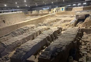 西安秦始皇帝陵博物院兵马俑一日游/英文导游/学做面/可选演出【专业英文导游：配深耕秦史的英文导游，详解兵马俑细节与故事，适配国际游客。】