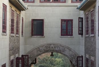 春节：武汉黄鹤楼+长江大桥+户部巷+武大+东湖+江汉关一日游【春节期间，天天发团】