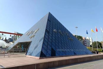 深圳大梅沙海滨公园+世界之窗+中英街+金色海岸游艇一日游【[上门接客]早上上门接，让您出行无忧，高兴而来，开心而归】