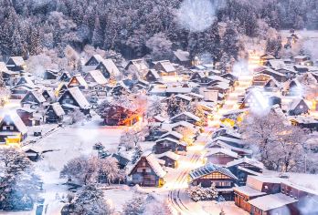 名古屋+白川乡一日游【白川乡浪漫点灯|飞驒高山|9人小团】【白川乡点灯 —— 雪夜中合掌屋在灯火映衬下宛如童话世界，限定冬季美景不可错过。】