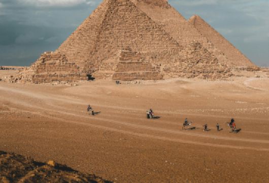 埃及开罗一日游：吉萨金字塔+法老村+夜游尼罗河【一日内饱览世界奇迹吉萨金字塔与生动展示古埃及生活的法老村，体验从宏大遗迹到市井文化的跨越。】