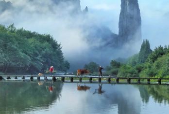 丽水：仙都景区+鼎峰湖+河阳古民居+蛟龙大峡谷 景点可定制G【全程中文/英文/俄语/小语种服务，沟通无障碍，景点可调,多种车型可选】