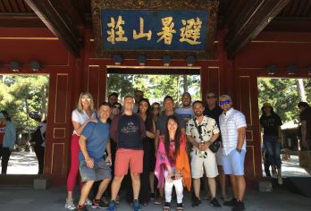 承德避暑山庄一日游，探秘皇家避暑胜地，领略康乾盛世辉煌。【品味皇家园林背后的历史风云，开启承德避暑山庄文化之旅】