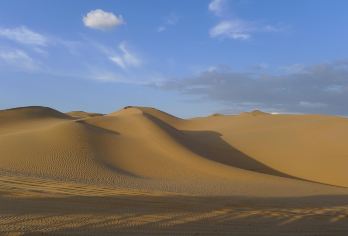 内蒙古赤峰-乌兰布统+玉龙沙湖一日游（私家vip服务）【专车私密旅行】