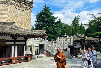 西安乾陵和法门寺私人一日游，探索神圣遗产【聆听中国历史上**女皇帝武则天的传奇故事。 欣赏出土的距今一千多年的文物。 参观唐代皇家寺庙中的释迦牟尼佛指骨。】