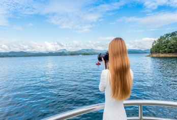 杭州千岛湖景区+中心湖区一日游【沁园号游船 95%游客选择】【[品质升级]升级甲类游船承接杭州散客专线 专船专用 绿色通道 官方背书 安全保障】
