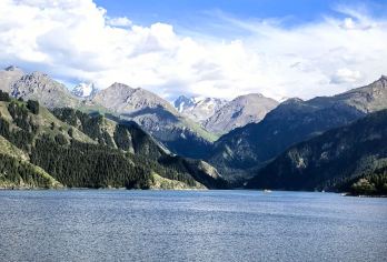 新疆天山天池精品口碑一日游【《出行无忧》:多个集合点上车+免去不好打车困扰;】