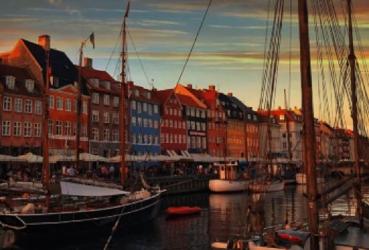 丹麦哥本哈根市区-皇室权力中心 + 海滨文艺-包车-精选【专属客服和本地中文司机，一家一团包车】