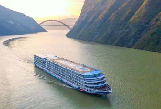 长江三峡/三峡游轮/华夏游轮/华夏三号游轮/家庭出行更省心【[亲子友好]电影院、儿童乐园、电玩城有Switch/赛车/街机等，带娃家庭不用愁】