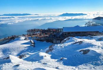 云南丽江+玉龙雪山+蓝月谷一日游一价全含纯玩6-8人精品小团【[安心出行]大索道登顶保证有票，官方出票，无需自行抢票；除雪山检修等不可控情况，出票套餐未出票必赔！】