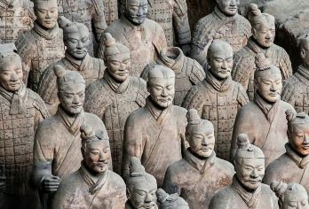 西安秦始皇陵兵马俑+华清宫+《驼铃传奇》一日游【16人小团】【成人套餐包含[兵马俑门票+华清宫门票+驼铃传奇门票+车费+餐费+导服+无线耳麦]】