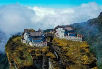 贵州铜仁【梵净山一日游】红云金顶 +蘑菇石+灵宫台【[景点游览充足]5A级景区 梵净山的景观特征，云瀑、禅雾、幻影、佛光四大天象奇观 避暑名山!】