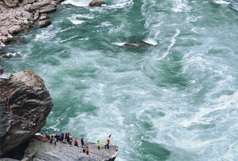 丽江往返-云南香格里拉一日游-虎跳峡+雪山观景台+小中甸花海【2-15人小团】
