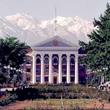 比什凯克国家博物馆+阿拉图广场+橡树公园一日游