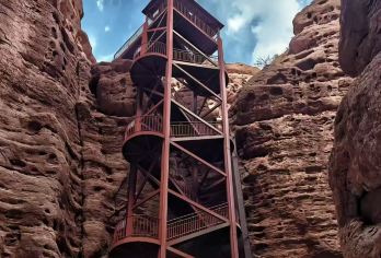 平山湖大峡谷半日游【可选下午班-精致小车团-上门免费接送】【[景区长时间停留]直达景区＋纯玩无购物，满足你对西部荒芜雄壮的想象-----平山湖大峡谷】