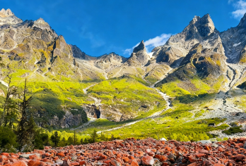 理小路一日游【大巴跟团游-成都周边-川西雪山-公路沿途风光】【成都周边，集齐雪山、彩林、河谷、牛羊，人均100多一天往返搞定。】