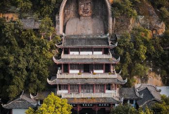 四川自贡荣县大佛+盐业历史博物馆+燊海井包车一日游可英文服务【拜谒荣县千年古佛，探秘燊海井盐场，解读千年盐业历史】