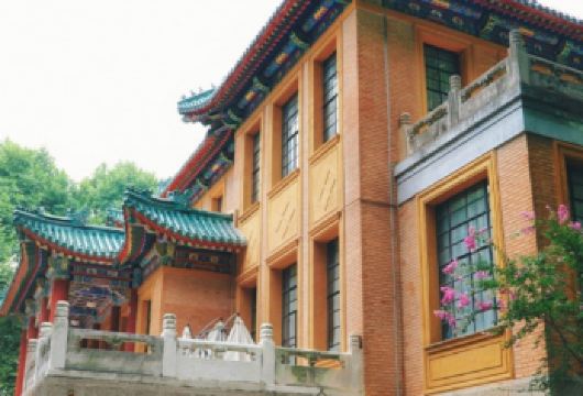 南京中山陵+美龄宫+梧桐大道半日活动/穿越梧桐大道/含门票耳机【[深度解读]讲师揭秘“远东第一别墅”风华，解读蒋宋爱情与家国往事】