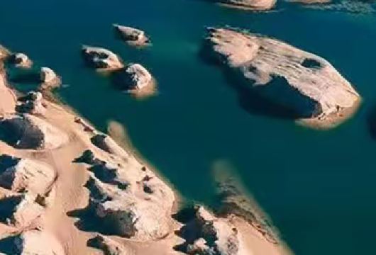 航拍小团‘水上雅丹+察尔汗+雅丹地貌一日游【纯玩无购物，包车游玩更自由】