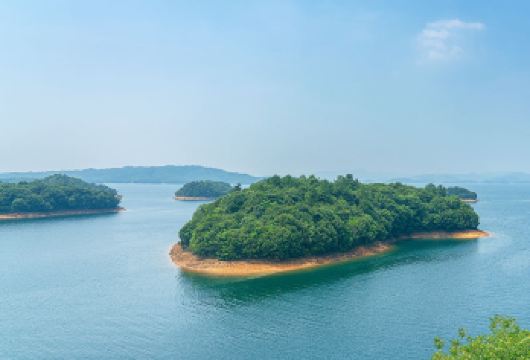 杭州千岛湖景区+千岛湖中心湖区一日游【甲类豪华游船/真纯玩】【[服务升级]杭州市中心范围免费上门接 专线千岛湖导游讲解历史人文 服务贴心 轻松出行】
