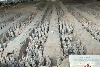 西安秦始皇(兵马俑)+华清宫一日游【上门接送|可选演出团】【[舒适体验]睡醒出发包车私享小团，一家一车，亲子出行，时间灵活，独立包车，轻松出行，可选演出团。】