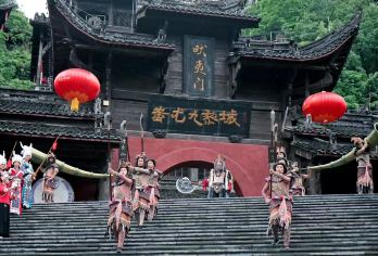 蚩尤九黎城【含人工讲解】+乌江画廊游船（乘坐60分钟）一日游【重庆本土旅行社，做厚道人心匠心品质，透明价格车辆运营证件齐全、车新车况优良，安全舒适】