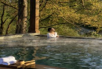 广东清远新银盏温泉一日游【享天然温泉/自在畅游/世外桃源】【[五星体验]畅玩园林中60+温泉池、水疗SPA池、汗蒸、石板炕】