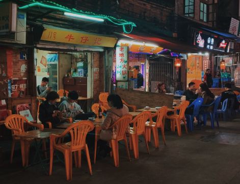 广州- 漫步感受广州夜生活品味当地小吃 - 叹夜茶 传统肠粉 牛杂 煲仔