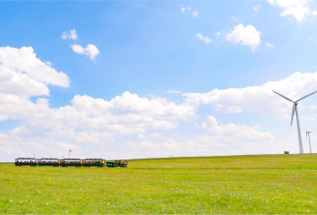 辉腾锡勒草原+乌兰哈达火山一日【晚出发/不早起/无购物】【鲜花草原-辉腾锡勒草原，《国家地理》推荐乌兰哈达火山；一日阅尽醉美草原、火山熔岩地貌奇观。】