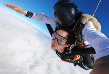 广东鹰飞惠州跳伞基地【4000米高空跳伞+高清摄像跟拍】【[刺激嗨玩]4000米固定翼飞机观光+跳伞摄像跟拍】