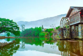 厦门旅游漳州云水谣古镇＋四菜一汤土楼田螺坑塔下村私家团一日游【[小团升级]8点左右岛内酒店门口接，全天全团接送含讲解，8人商务和独立头等商务座椅可选】