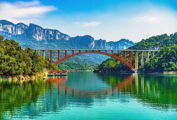 恩施大清江景区+清江蝴蝶崖一日游【纯玩 市区接送】【一江碧水揽千峰，百里画廊醉清风——恩施大清江，藏在鄂西的山水秘境，人间仙境，水墨长卷里的诗与远方】