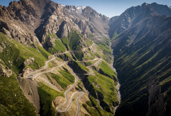 【一价全含/库车精华1日游】独库终点+天山神秘大峡谷+千佛洞【10小时VIP服务，丰富的文化体验，仙境般的自然景观。】