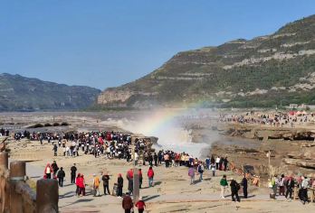 陕西黄河壶口瀑布一日游【上门接│主题午餐│双驾司机│免排队】【[观瀑餐厅]景区内观瀑午餐+二环内全范围接】