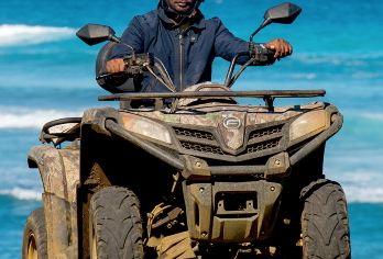 毛里求斯西南巡游之旅追海豚浮潜自然桥四驱车蓝湾玻璃底船浮潜【追逐海豚，浮潜】