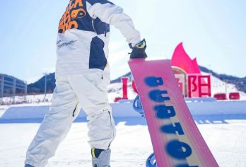 北京渔阳国际滑雪场一日游【滑雪季特惠全天不限时滑雪】【2010年被市旅游协会评为“受消费者喜爱的十大滑雪场”称号！】