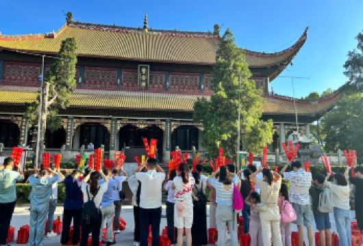 南岳大庙+南岳衡山+祝融峰纯玩1日游【精品线路多种选择线路】【[特别赠送]：品牌矿泉水，湖南特色小食，送讲解耳麦，全程导游安排服务】