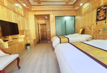 九寨沟荷叶寨藏式木屋民宿【睡进九寨沟的童话里 | 荷叶寨·藏式木屋，推窗即是人间瑶池，必须当天14点前进入景区。】