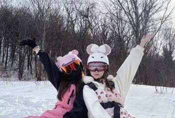 亚布力滑雪套票+马拉爬犁（送驯鹿园+雪上飞碟）【咱们得滑雪套餐拥有大量网红款雪服以及品质装备】