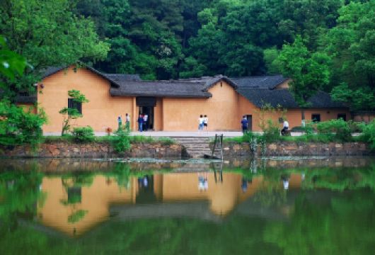 【优选品牌|可选接送服务】毛泽东故居+滴水洞+刘少奇故里【[全新升级 安心出游]可选20人头等舱小团/升级独立包团，一价全含，不购物无车销,二环内上门接送。】