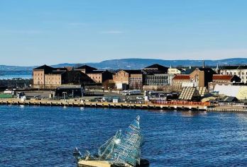 挪威奥斯陆蒙克美术馆+国家图书馆+奥斯陆歌剧【尊享定制包车】【专属私密，一家一团，尽享自在旅途。】