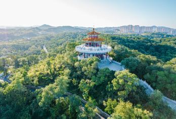 《凇雪江城》—— 雾凇岛+松花湖滑雪+北山公园全景一日游【全程中文司导，包车10小时VIP服务】