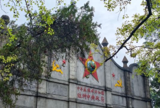 赣州出发动车往返 于都长征第一渡+瑞金红都一日活动 8人小团【动车往返省心出行：赣州出发，舒适动车往返，轻松打卡于都、瑞金红色圣地，行程高效不赶路。】