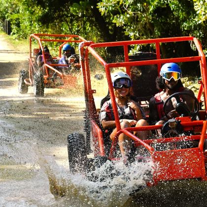 普拉塔港越野车探险：越野小径与贝尔甘廷海滩