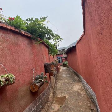 迤沙拉民族文化村+金沙江大峡谷一日游