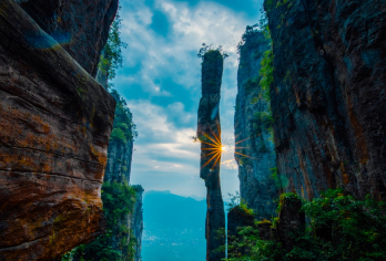 恩施大峡谷一日游|城区免费接送|地缝+七星寨|含必消可选小团【万米绝壁画廊、千丈飞瀑流芳、百座独峰矗立、十里深壑幽长，雄奇秀美的世界地质奇观】