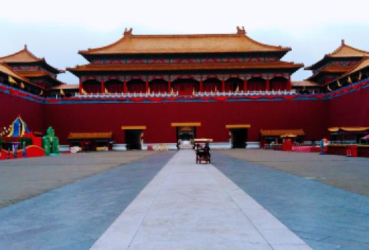 商务车丨可选英文导游丨杭州出发 横店影视城 明清宫苑 秦王宫【[精选景点]欣赏江南水乡美景，体味烟火人间！】