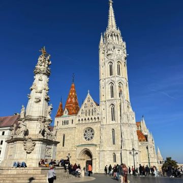 匈牙利布达佩斯-圣安德烈-维谢格拉德-埃斯泰尔戈姆-包车精选